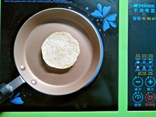 13、奶香燕麦饼,待面糊底部有点凝结就可以翻面