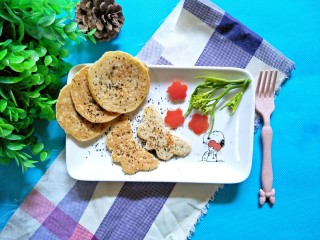 15、奶香燕麦饼,最后洒点牡蛎黑芝麻粉即可