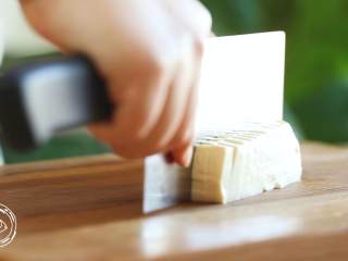 3、9m+白玉丸子汤（宝宝辅食）,接着，豆腐切成小块~