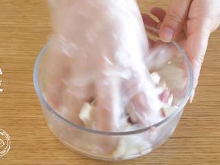 6、9m+白玉丸子汤（宝宝辅食）,戴上手套，抓散~