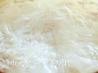 9、9m+白玉丸子汤（宝宝辅食）,所有丸子都挤好后，中火煮8分钟左右~