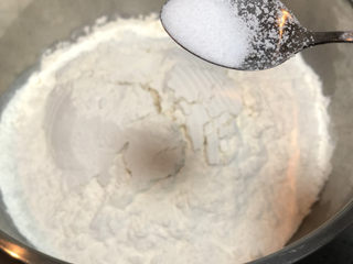 23、清汤牛肉面,面粉加入少许盐