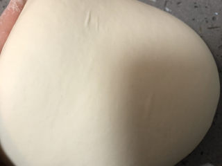 26、清汤牛肉面,揉制光滑细腻