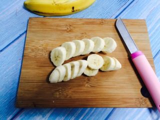 6、香蕉牛油果奶昔,切片