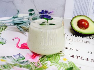 15、香蕉牛油果奶昔,话不多说了,我要喝咯????