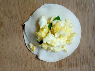 8、双层饺子盒子(鸡蛋葱花馅),放第二层馅料