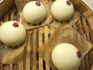 10、小鸡馒头,放在小鸡馒头的头部