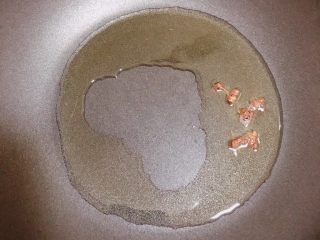 10、腐乳菜花,锅中放入花椒，煸香花椒。