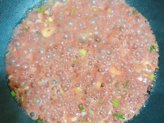 13、腐乳菜花,加入50ml水，将酱料搅拌均匀。