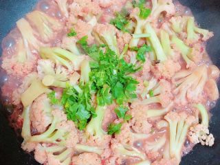 16、腐乳菜花,出锅前放一些香菜末入味提香。