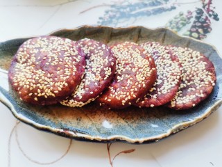 17、紫薯芝麻饼,紫薯芝麻饼完成