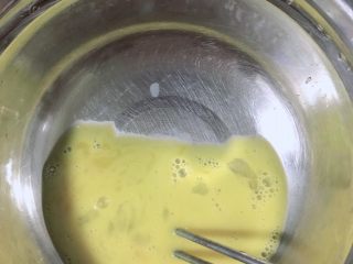 4、蘑菇蛋花汤,打成蛋液