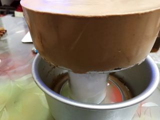 16、醇厚浓郁的巧克力慕斯蛋糕,凝固后用热毛巾捂一会儿后脱模