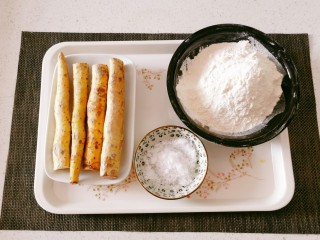 1、山药小饼,食材准备好。