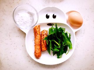 1、时蔬山药鸡蛋糕 宝宝辅食,准备食材，山药一小根，空心菜一小把，鸡蛋一个，淀粉适量