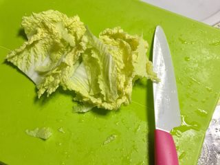 3、面条+娃娃菜泥,娃娃菜切去根部留叶子