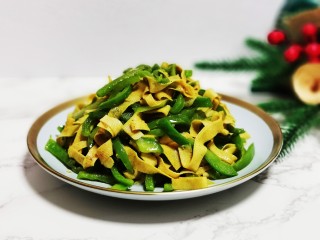 16、青椒炒千张,成品图