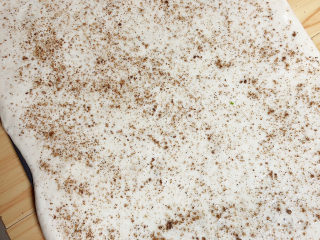 9、椒盐花卷,撒上一层椒盐。