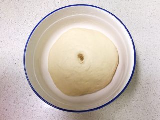 7、宝宝健康食谱 紫薯豆沙包,面饧发好了