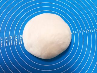 8、宝宝健康食谱 紫薯豆沙包,揉匀排气