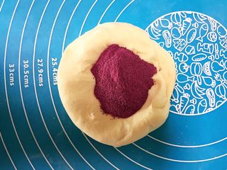 9、宝宝健康食谱 紫薯豆沙包,加入自制紫薯粉(另有菜谱)