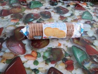 1、小熊维尼芒果慕斯蛋糕,慕斯底用的是佳仕力牛奶味早餐饼干^o^