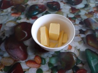 5、小熊维尼芒果慕斯蛋糕,黄油16.5g隔水融化成液体^o^