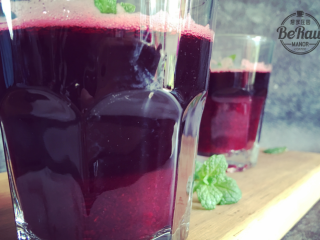 11、万圣节特饮——女巫之血（Blood of witches）,这款女巫之血有着自然清新的甜感和咖啡醇香的尾韵，作为万圣节特饮或者健身减脂的常规饮品也很不错哦。