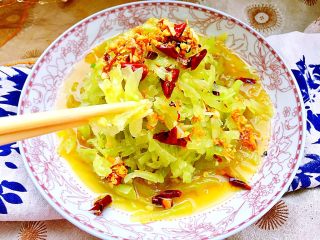 17、炝拌莴笋丝,成品，这道菜，制作简单，莴笋脆嫩，咸鲜微辣，很是爽口