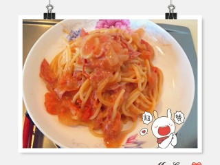 21、番茄火腿意面????????,完成装盘。酸酸甜甜番茄火腿意面完成啦！好好吃。