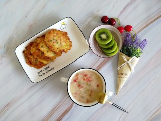 23、番茄丝瓜补钙粥,再配上几个胡萝卜葱油饼，一个猕猴桃，简直完美，感觉自己就是全世界最富足的人儿~