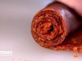 12、自制山楂卷,卷成卷方便食用