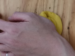9、迪士尼挤挤小馒头,用手把他们往中间压,成团