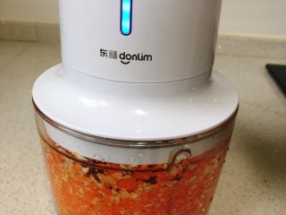 4、蔬菜肉松饭团,几秒钟就可以了