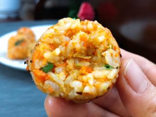 14、蔬菜肉松饭团,来一个？