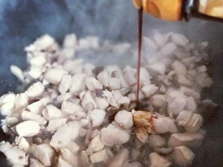 8、做年货-滋味鲜美的咖喱鸡胸肉丁,再加入生抽，