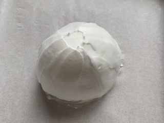 8、无油蛋白舒芙蕾,用刮刀整圆，就跟抹面一样