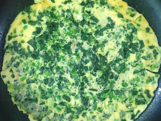 11、菠菜蛋卷,蛋液基本凝固