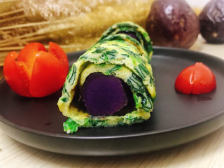18、菠菜蛋卷,放入盘中
