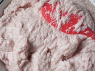 6、鲜嫩Q弹鱼丸教你在家做，爱吃别错过，做法简单，比外面买的好吃,6、搅打成如下图即可。