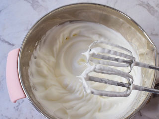 10、日式棉花蛋糕,就是提起打蛋头有小尖角即可