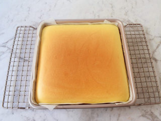 17、日式棉花蛋糕,烤好取出晾晾脱模后再切块，无需倒扣