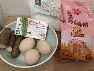 1、山药鸡蛋糕,准备食材