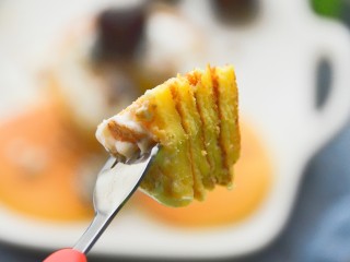 20、酸奶松饼＋酸奶燕麦淋面（无泡打粉）,口感很松软。