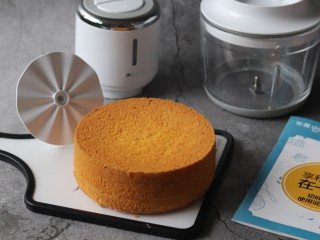 11、南瓜戚风蛋糕（六寸）,很完美的的戚风蛋糕！明天的早餐有着落啦！晚安！