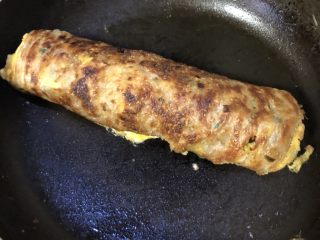 11、手抓饼,卷起来