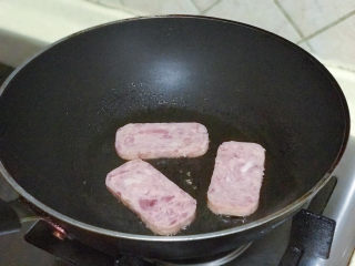 4、浅湘食光&海苔饭团,锅加油,煎午餐肉