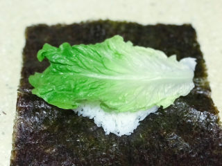 7、浅湘食光&海苔饭团,米饭上放生菜