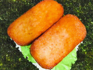 8、浅湘食光&海苔饭团,两片午餐肉