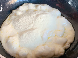 4、网红奥利奥雪花酥,再加入45g奶粉